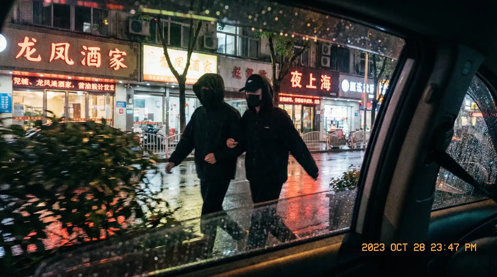 AOA体育平台 - 顶流明星深夜密会现场抓拍照片